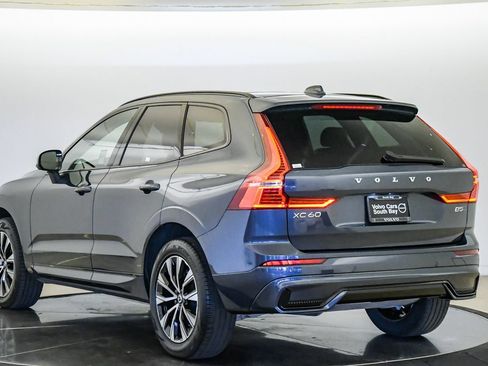 Certified 2025 Volvo XC60 B5 Core AWD/4WD image 2