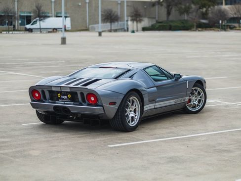 Used 2006 Ford GT RWD image 10