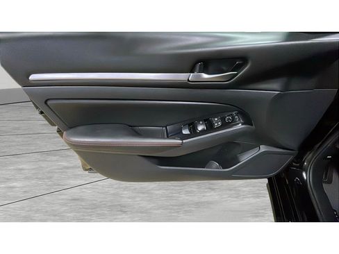 Used 2024 Nissan Altima 2.5 SR image 9