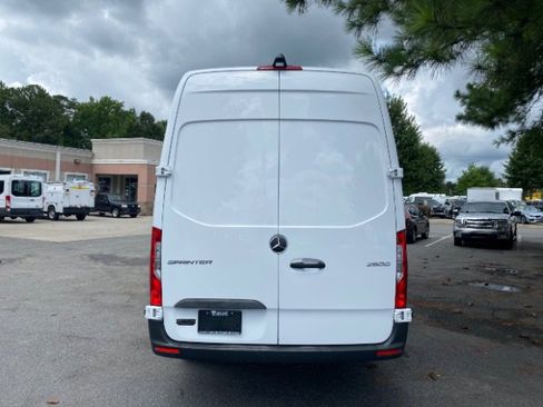 Used 2023 Mercedes-Benz Sprinter 2500 image 3