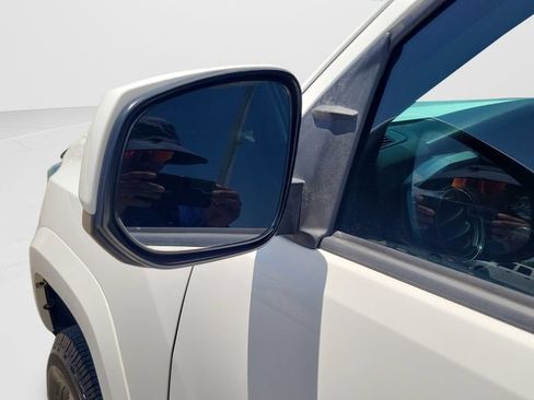 Certified 2021 Toyota Tacoma SR5 AWD/4WD image 25