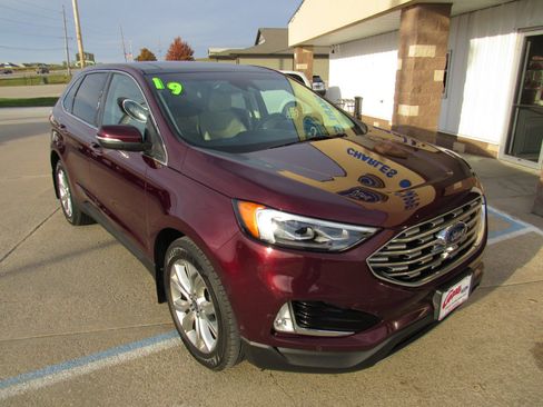 Used 2019 Ford Edge Titanium w/ Equipment Group 301A image 3