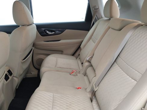 Used 2017 Nissan Rogue S FWD image 18