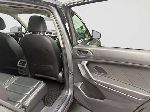 Used 2019 Volkswagen Tiguan SEL Premium w/ 3rd Row Seat Package AWD/4WD image 18