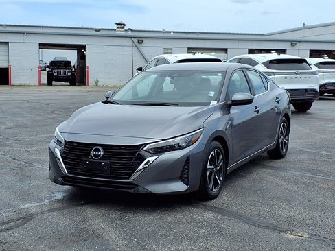 Used 2024 Nissan Sentra SV FWD image 2