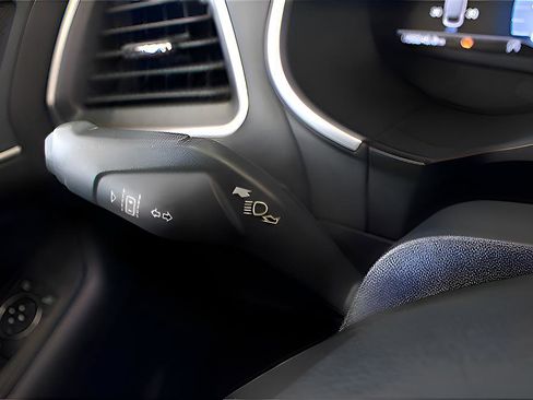 Used 2021 Ford Edge SEL image 11