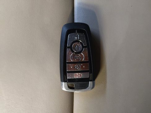 Used 2021 Ford Explorer XLT w/ Equipment Group 202A RWD image 32