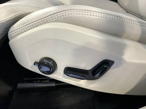 New 2026 Volvo XC60 T8 Ultra w/ Protection Package Premier AWD/4WD image 11