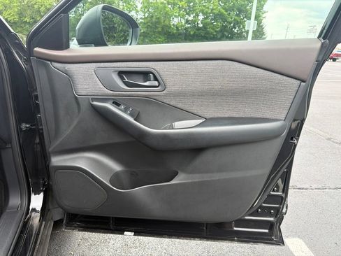 Used 2023 Nissan Rogue S FWD image 24