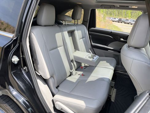 Used 2019 Toyota Highlander Limited Platinum image 15