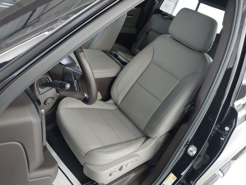 Certified 2025 Chevrolet Silverado 1500 LTZ w/ LTZ Premium Package AWD/4WD image 23