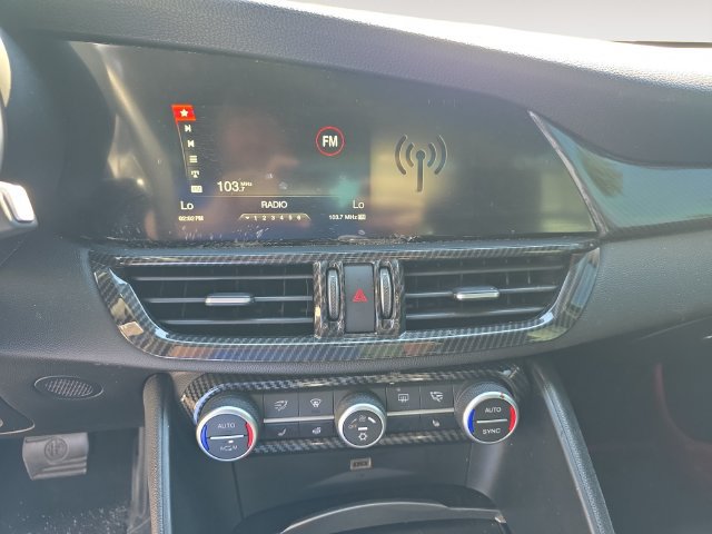 Used 2017 Alfa Romeo Giulia w/ Cold Weather Package RWD image 7