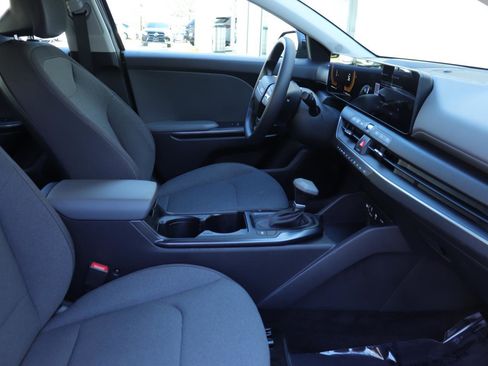 Used 2025 Kia K4 LXS image 17