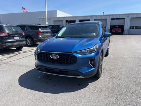 Used 2023 Ford Escape Platinum FWD image 4