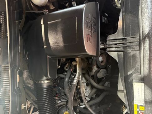 Used 2022 RAM 1500 Classic SLT w/ Electronics Group image 9