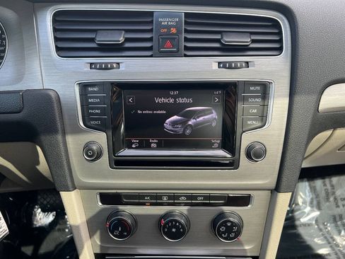 Used 2015 Volkswagen Golf S FWD image 35