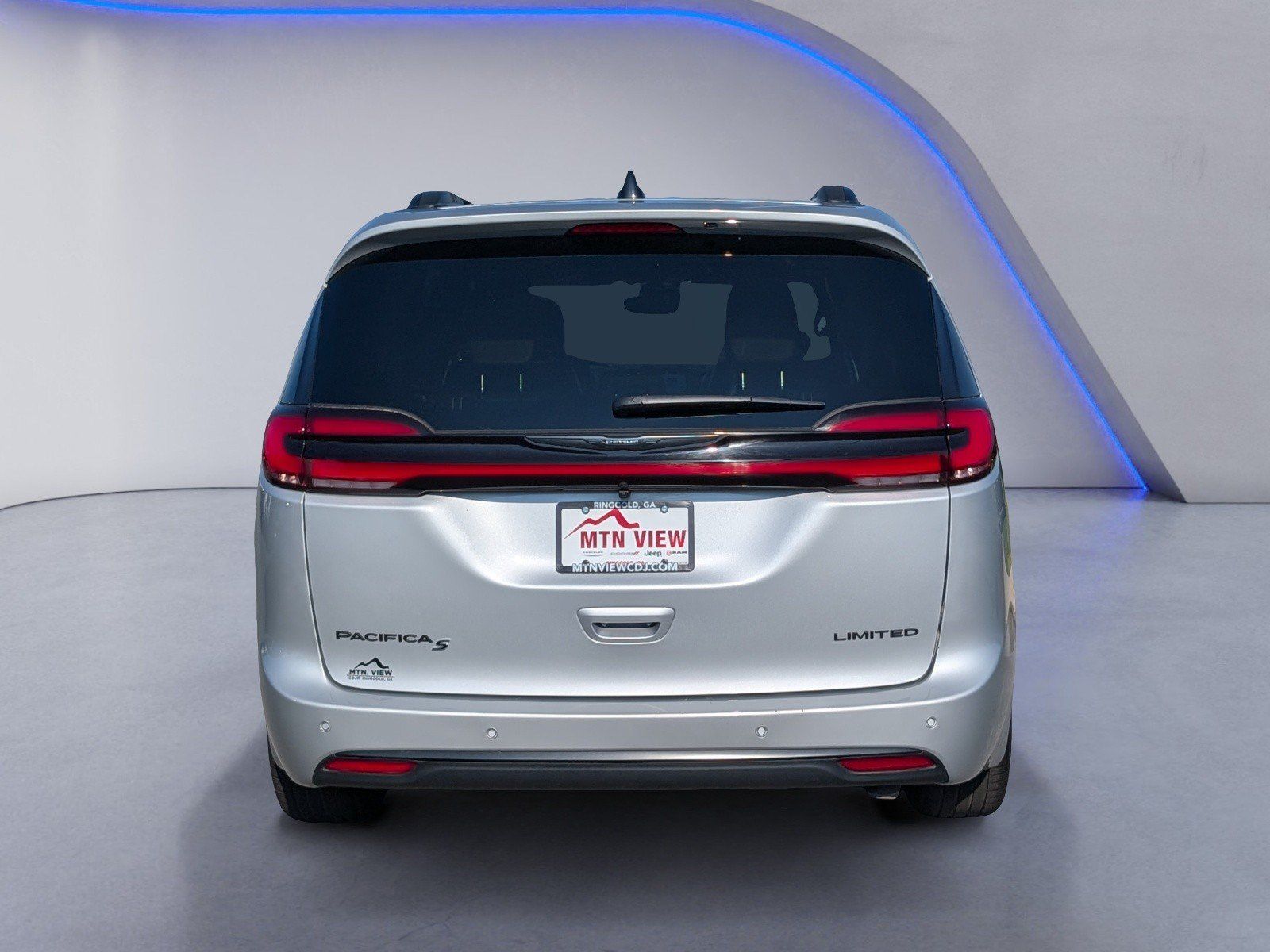 Used 2026 Chrysler Pacifica Limited w/ S Appearance Package FWD image 8