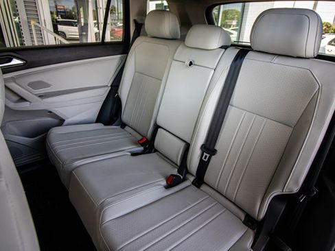 Used 2023 Volkswagen Tiguan SE image 27
