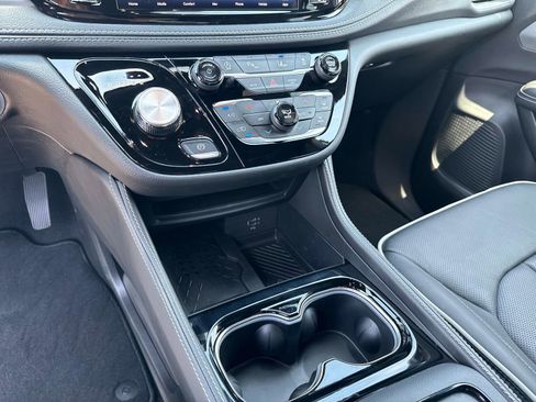 New 2026 Chrysler Pacifica Limited w/ S Appearance Package AWD/4WD image 25