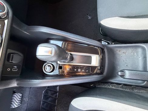 Used 2021 Nissan Versa SV FWD image 21