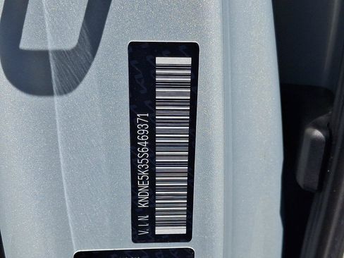 Used 2025 Kia Carnival SX Prestige FWD image 24