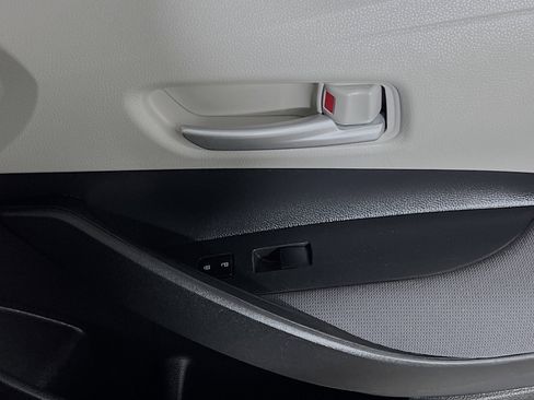 Used 2021 Toyota Corolla LE image 30