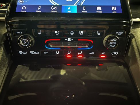 Used 2024 Jeep Grand Cherokee Trailhawk image 19