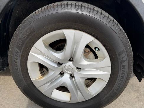 Used 2014 Toyota RAV4 LE AWD/4WD image 25