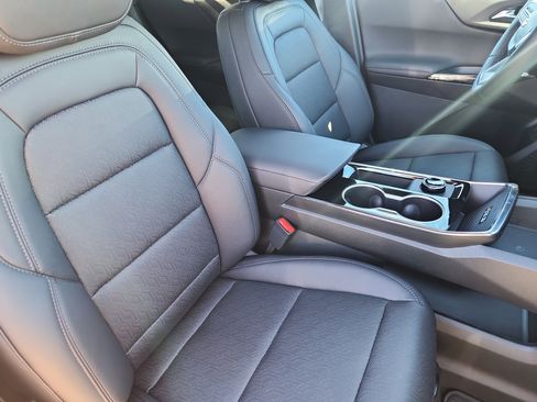 New 2026 Chevrolet Equinox LT w/ Convenience Package II FWD image 11