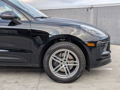 Certified 2025 Porsche Macan image 11