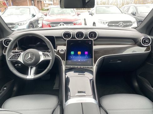 Used 2025 Mercedes-Benz GLC 300 4MATIC image 11