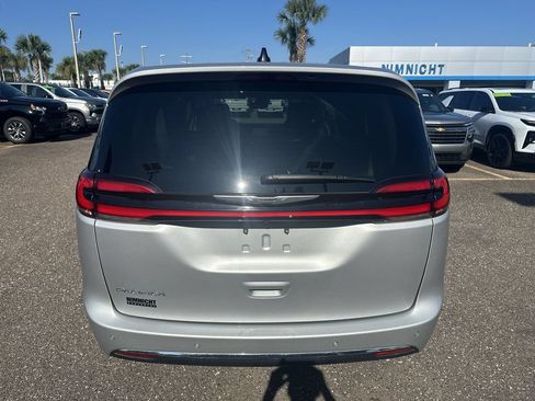 Used 2024 Chrysler Pacifica Touring-L FWD image 15