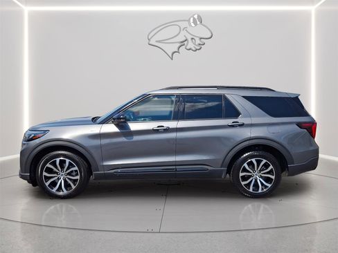 Used 2025 Ford Explorer ST-Line AWD/4WD image 2