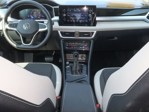 Used 2026 Volkswagen Taos SE FWD image 10