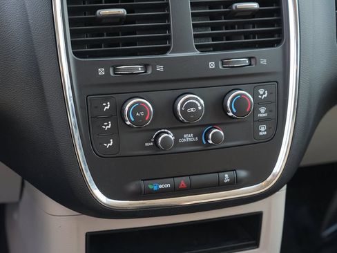 Used 2018 Dodge Grand Caravan SE w/ UConnect Hands-Free Group FWD image 22
