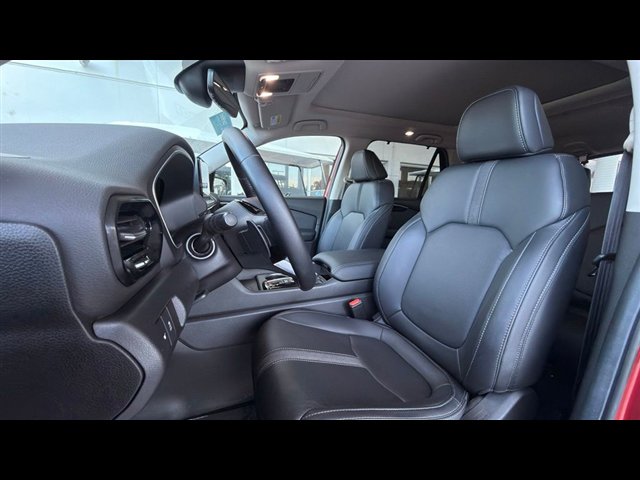 Certified 2025 Honda Pilot Touring image 4