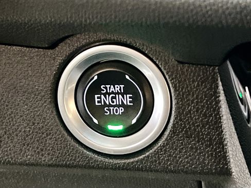 Used 2025 Chevrolet Traverse LT w/ Driver Confidence Package image 24