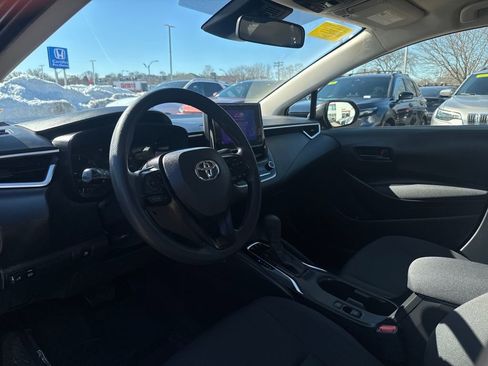 Used 2025 Toyota Corolla LE image 13