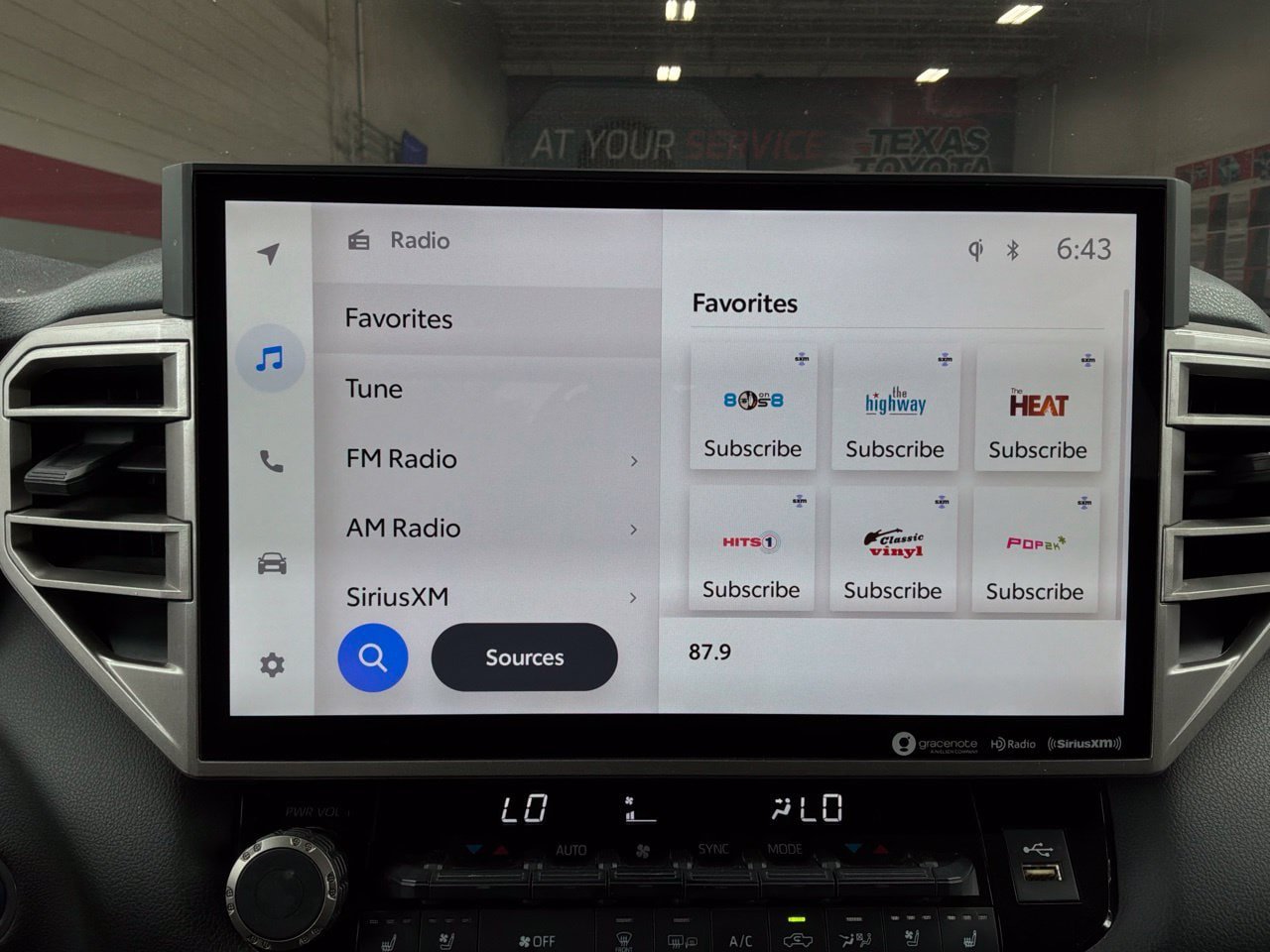 Used 2023 Toyota Tundra Limited w/ Power Package AWD/4WD image 39
