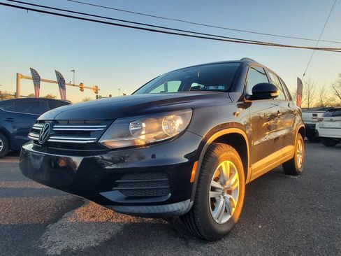 Used 2017 Volkswagen Tiguan S image 1