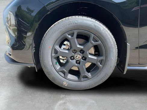 Used 2025 Toyota Sienna XLE Woodland Edition image 30