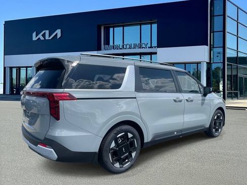 New 2026 Kia Carnival EX FWD image 6