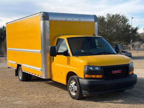 Used 2020 GMC Savana 3500 Extended w/ Driver Convenience Package image 3