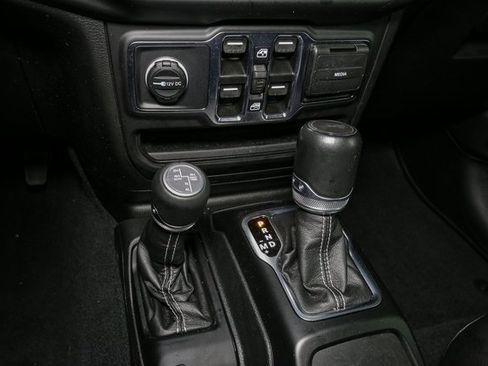 Used 2022 Jeep Wrangler Unlimited Sahara w/ Cold Weather Group image 28