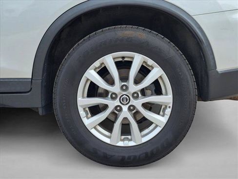 Used 2018 Nissan Rogue SV FWD image 13