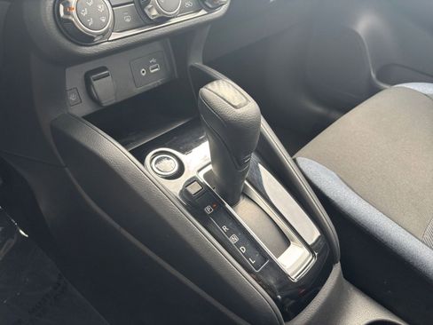 Used 2025 Nissan Versa SV FWD image 39