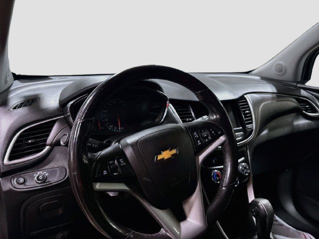 Used 2019 Chevrolet Trax LT w/ LT Convenience Package AWD/4WD image 11