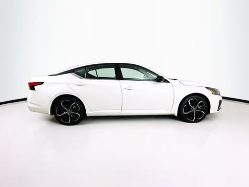 Used 2023 Nissan Altima 2.5 SR FWD image 10