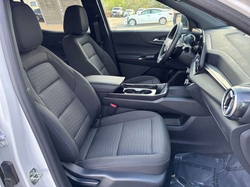 Used 2025 Chevrolet Equinox LT image 36