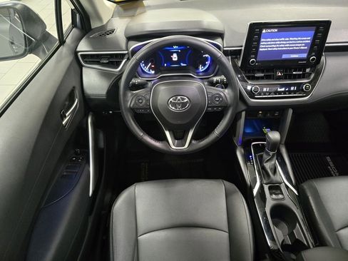 Used 2022 Toyota Corolla Cross XLE image 24